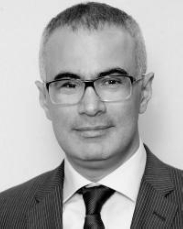 "سامي محروم - أستاذ في جامعة بروكسل الحرة وزميل تنفيذي في معهد عصام فارس في الجامعة الأمريكية في بيروت. مؤلف كتاب «الشركات الناشئة (بلاك سوان): فهم صعود الأعمال التقنية الناجحة في أماكن غير محتملة»"
