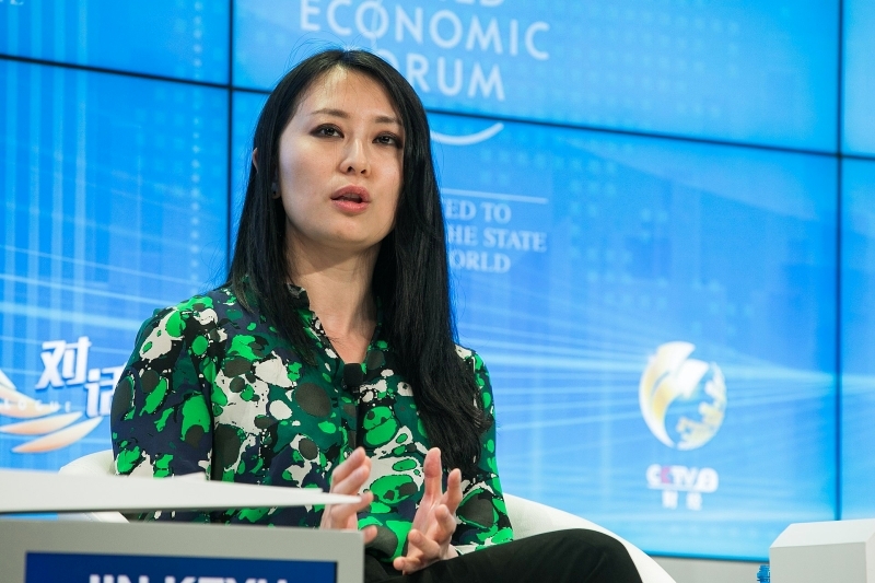 "كيو جين - أستاذة علوم الاقتصاد في كلية لندن للاقتصاد، وعضو القيادات العالمية الشابة للمنتدى الاقتصادي العالمي."