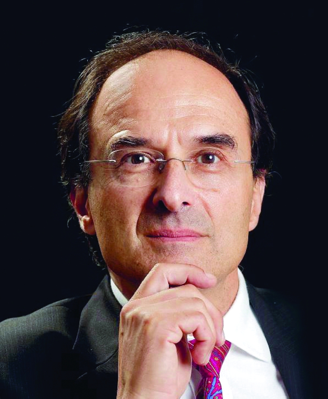 "دينيس ج سنوفير- رئيس مبادرة الحلول العالمية، وهو أستاذ بكلية هيرتي للإدارة العامة في برلين."