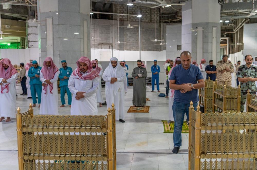 "تطبيق التباعد الاجتماعي وسط المصلين (واس)"