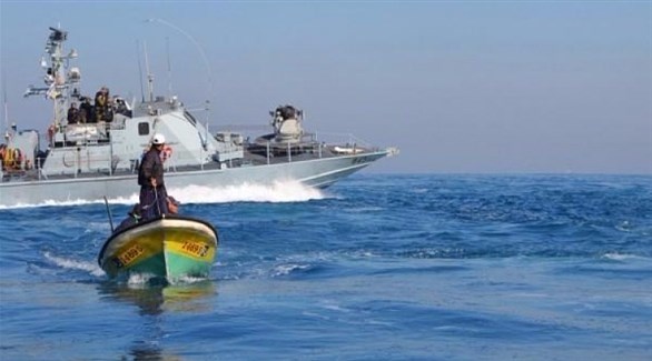 الاحتلال يعتقل فلسطينيين بالضفة ويستهدف صيادي غزة