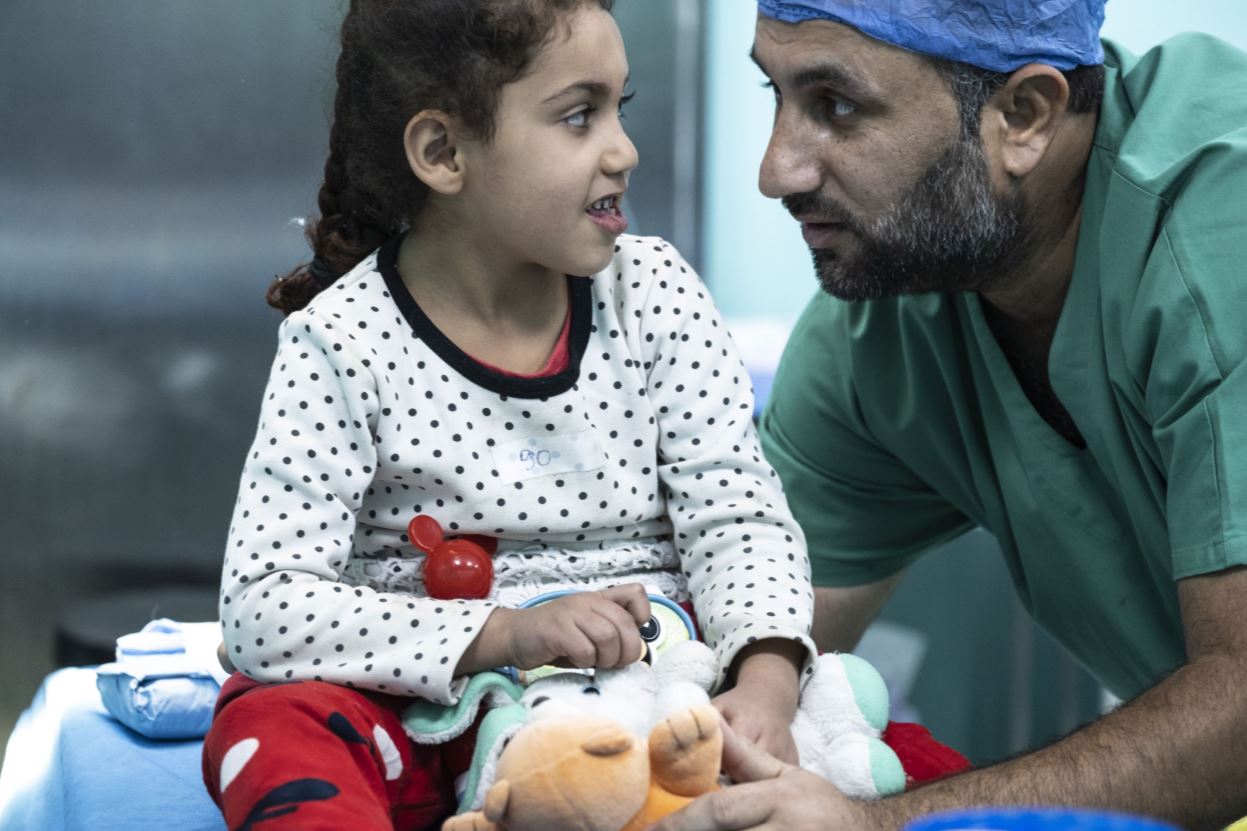 تبرعات الركاب نقداً وبأميال سكاي واردز تموّل مشاريع مؤسسة طيران الامارات الخيرية