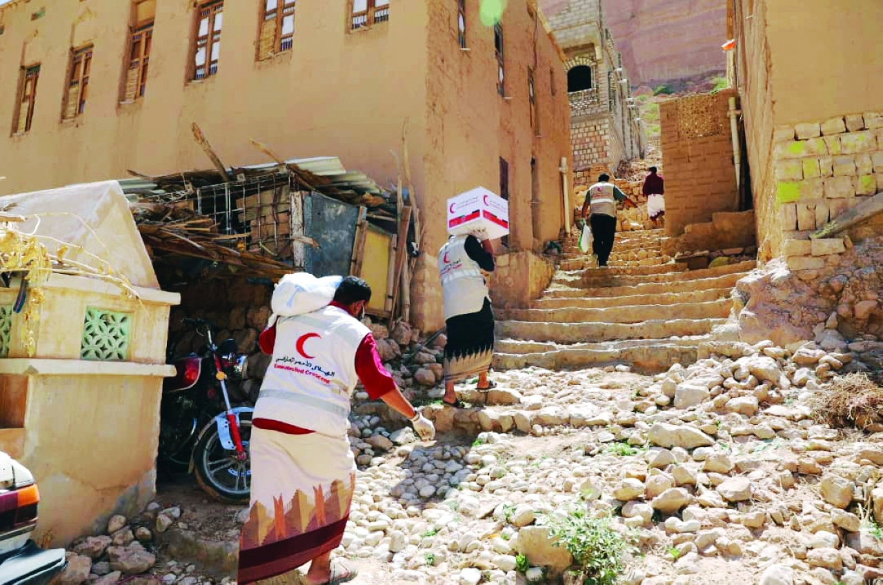 "إيصال مساعدات إلى السكان | وام"