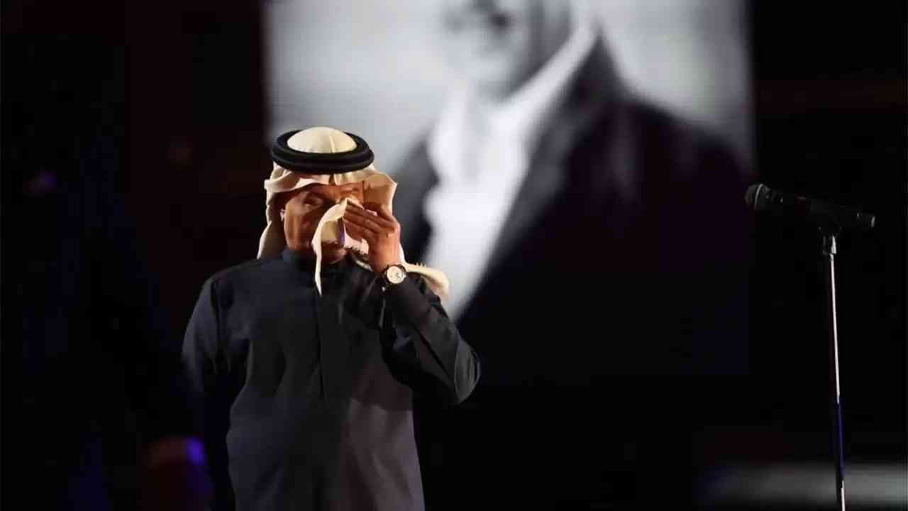محمد عبده يخطئ في عدد أولاده ويبكي أثناء غناء الأماكن