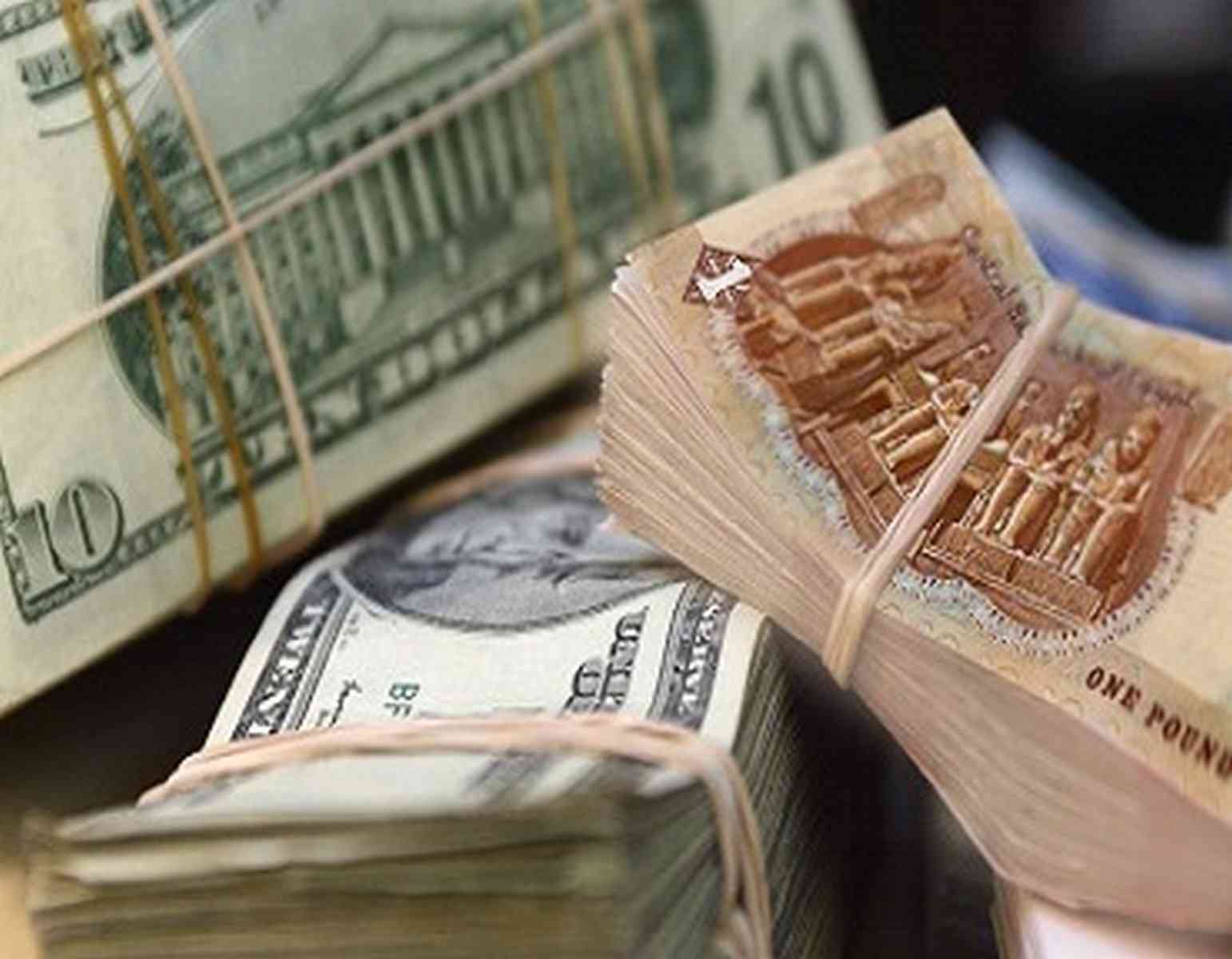 الجنيه المصري يتراجع.. والسوق السوداء تطل مجددا
