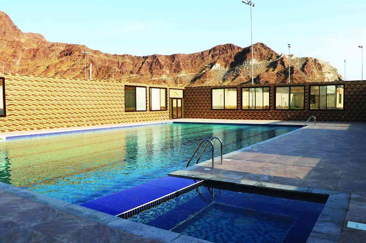 "تكلفة مسبح مسافي بلغت 650 ألف درهم | البيان"