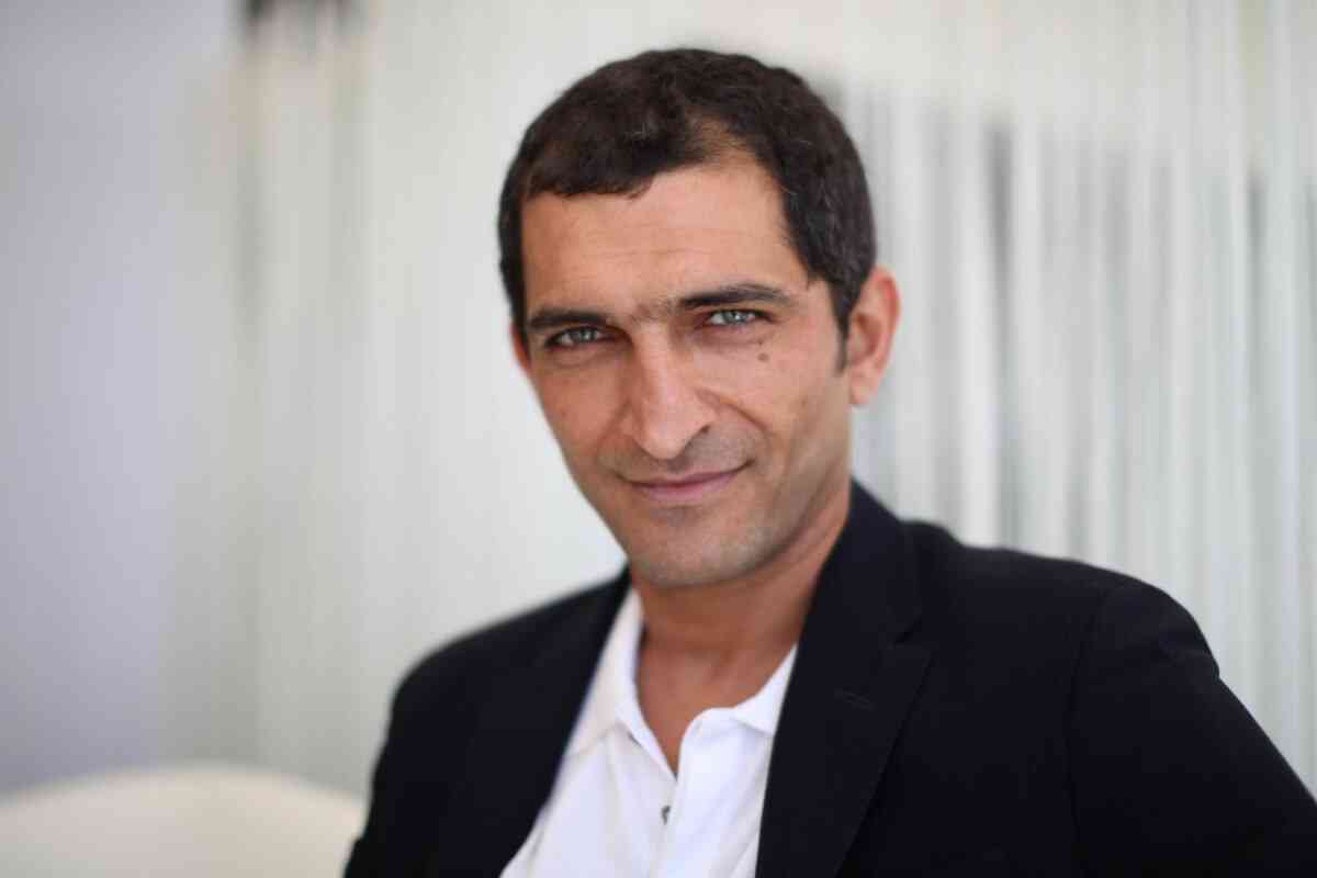 عمرو واكد يعلن تعافيه وابنه من فيروس كورونا