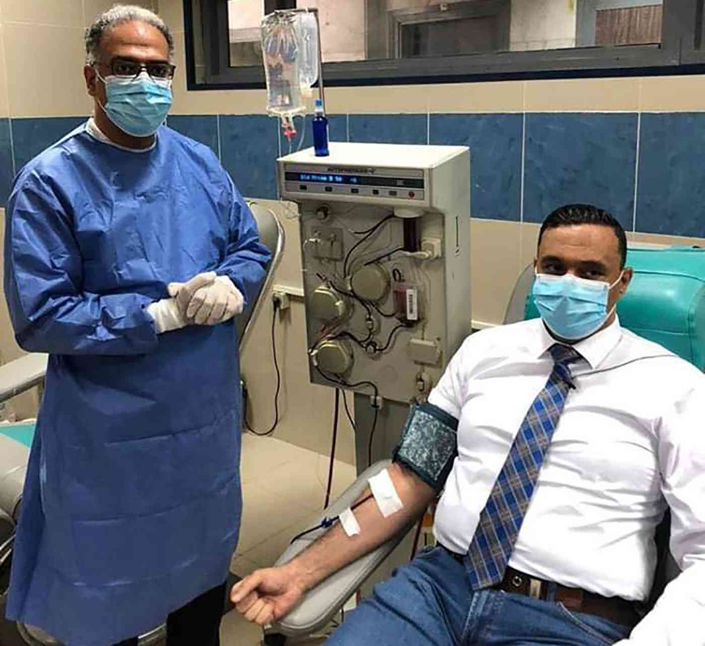 محافظ مصري يتبرع ببلازما الدم بعد تعافيه من كورونا
