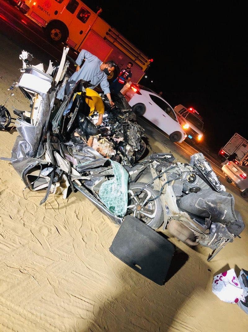 مأساة أب فقد زوجته وأبناءه في حادث مروع بالسعودية