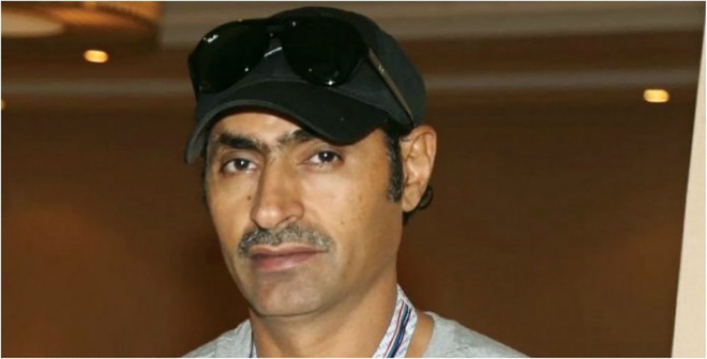 شاهد.. عداء سعودي يخطف القلوب بعد ما فعله مع والده