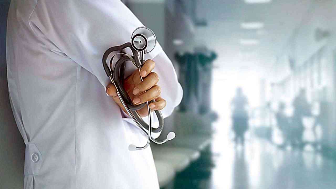 سجن طبيب اعتدى جنسياً على 109 أطفال
