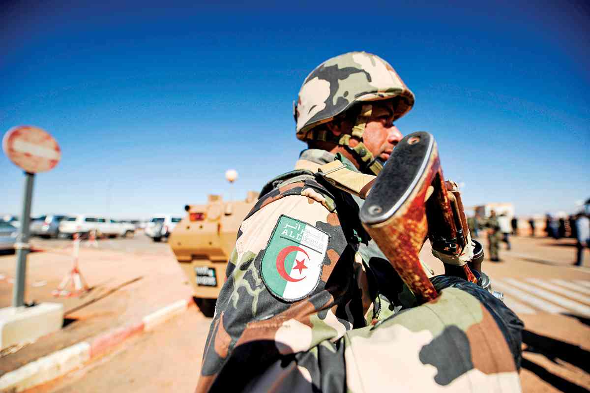 مقتل جندي بمواجهات مع مسلحين في الجزائر