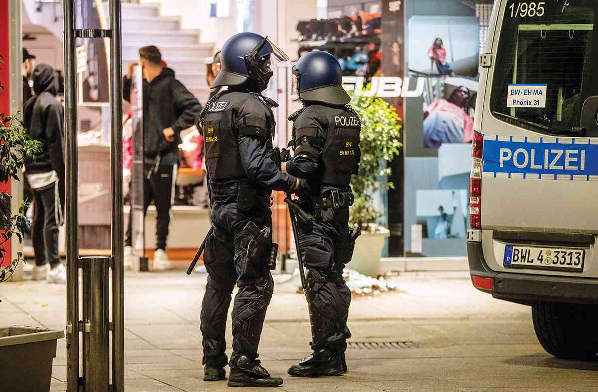 الشرطة لفرض حجر «كورونا» بمنطقتين في ألمانيا