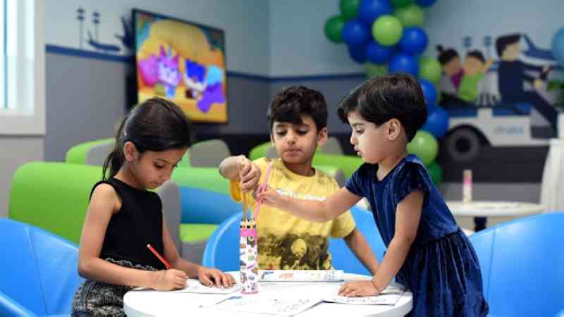 «دبي الدولي» ثالث أفضل مطار صديق للعائلات عالمياً