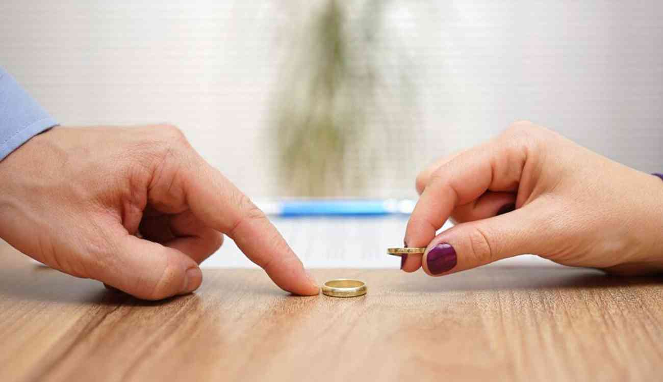 عروس تطلب الطلاق عقب 16 يوماً .. مفاجأة غير متوقعة