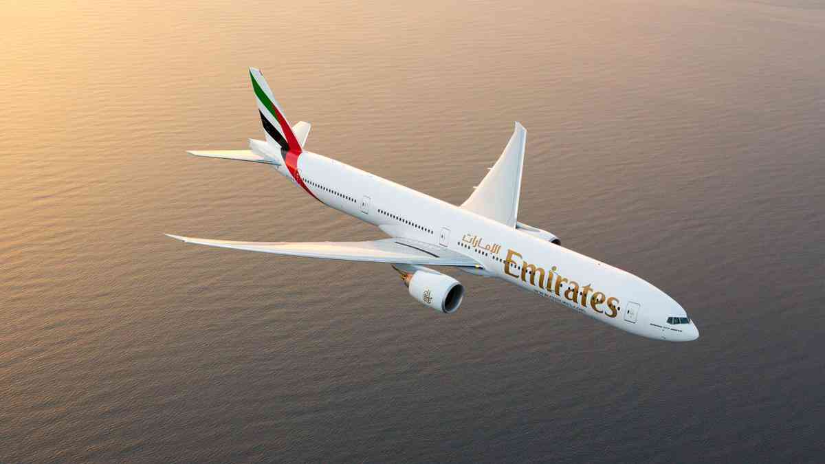 طيران الإمارات تشغل طائرات "A380" إلى لندن وباريس.. وتضيف وجهتين