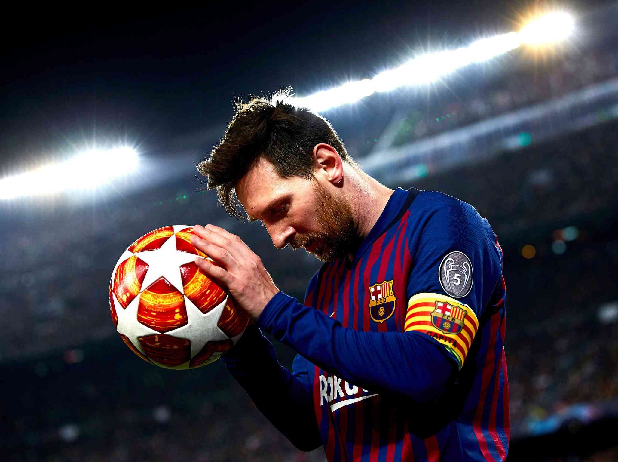 برشلونة يحتفل بعيد ميلاد ميسي ال 33