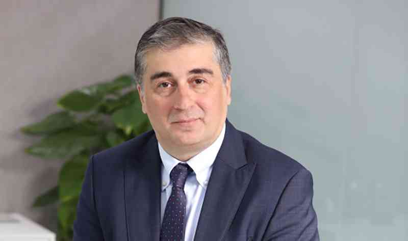 "حسني حمود"