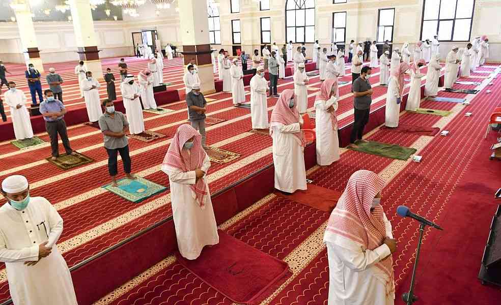 جوامع ومساجد جدة تشهد إقامة أول صلاة جمعة بعد رفع تعليق الصلاة  بها