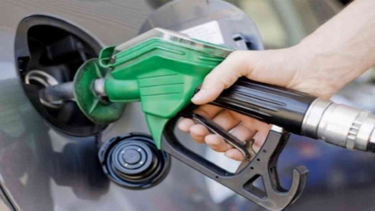 ثبات أسعار البنزين والديزل في الإمارات خلال يوليو