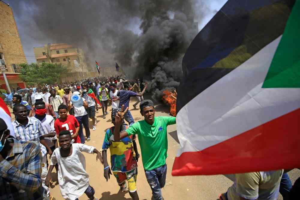 حشود سودانية توجه رسائل تحذيرية لـ"الثورة المضادة"