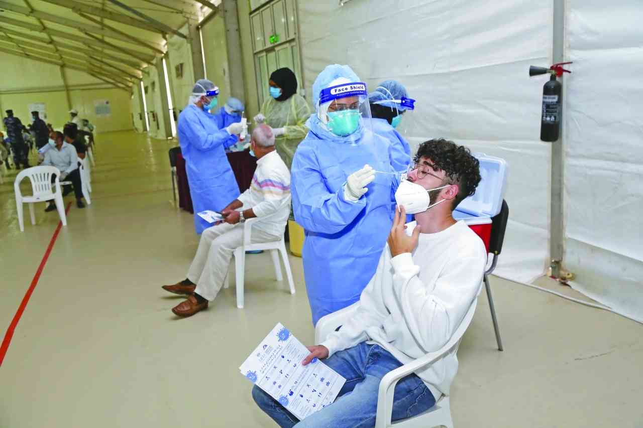 "الطواقم الطبيّة خلال إجراء الفحص   | تصوير: غلام كاركر"