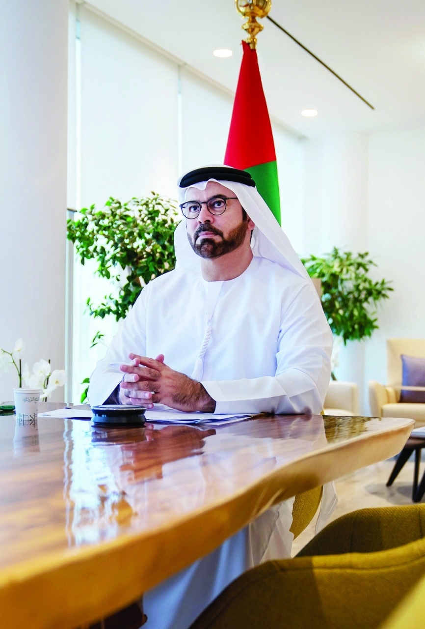 "محمد القرقاوي خلال الاجتماع"