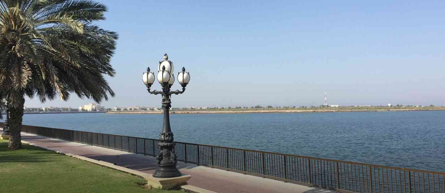 استمرار البحث عن شاب مواطن مفقود في بحر كلباء