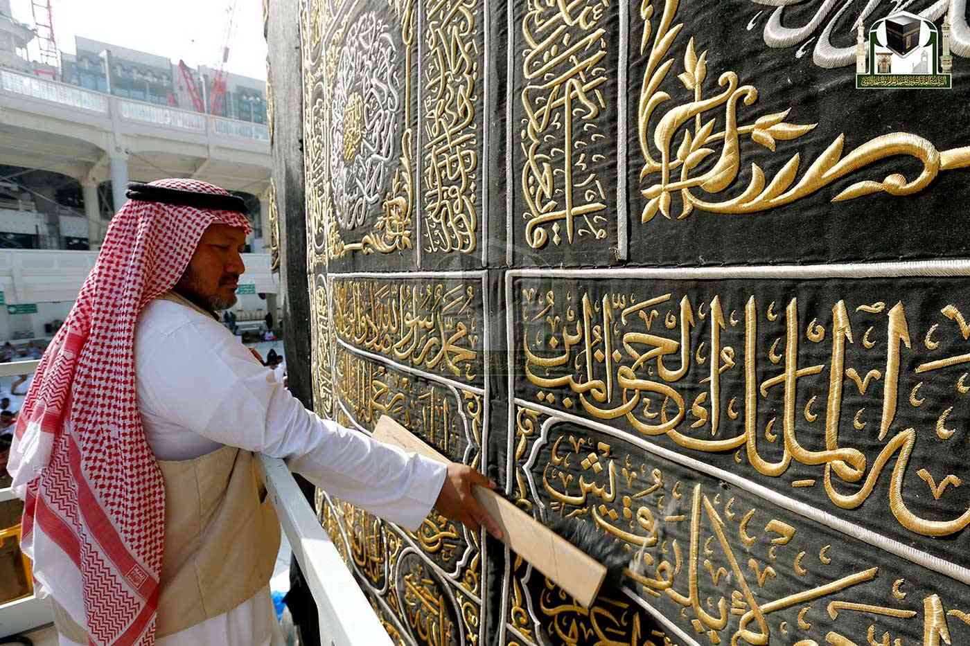 السعودية: تسليم كسوة الكعبة المشرفة غداً الأربعاء