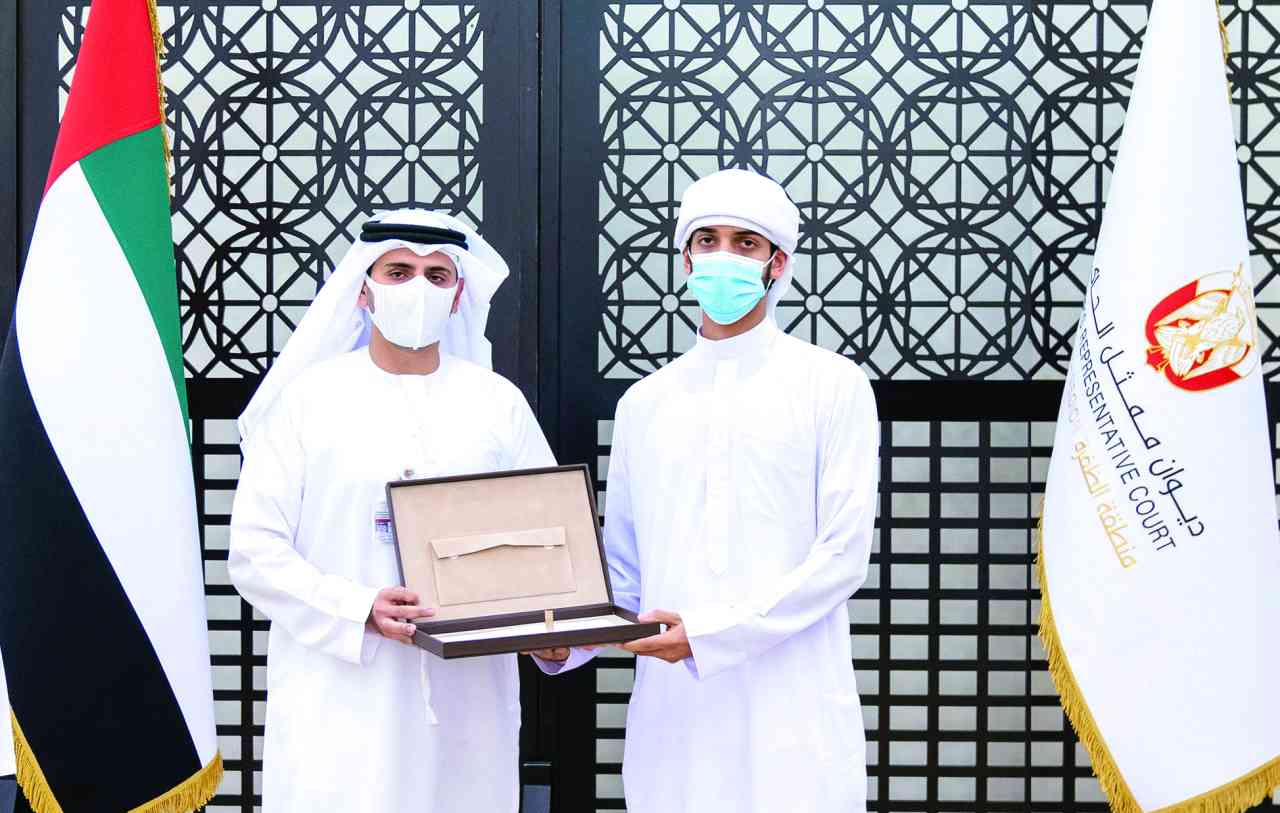 ".. ويكرّم أحد الطلبة الأوائل"