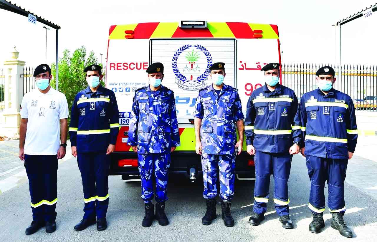 تدشين دوريتين للإنقاذ البري والبحري في شرطة الشارقة