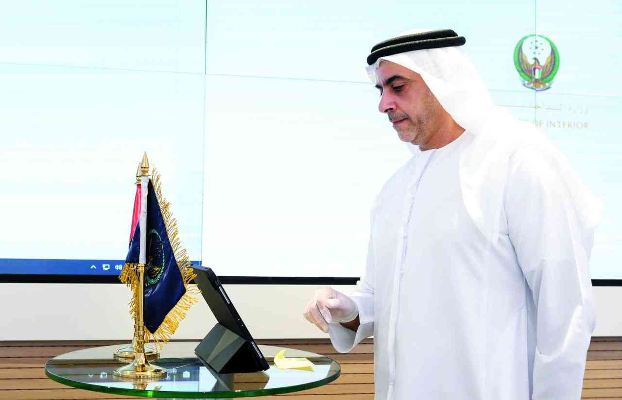 سيف بن زايد يطلق خدمة «بن وريقة» للحالات الطارئة