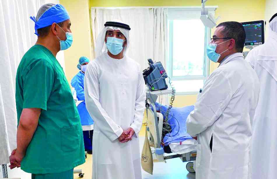 "حمدان بن محمد متفقداً المصابين | البيان"