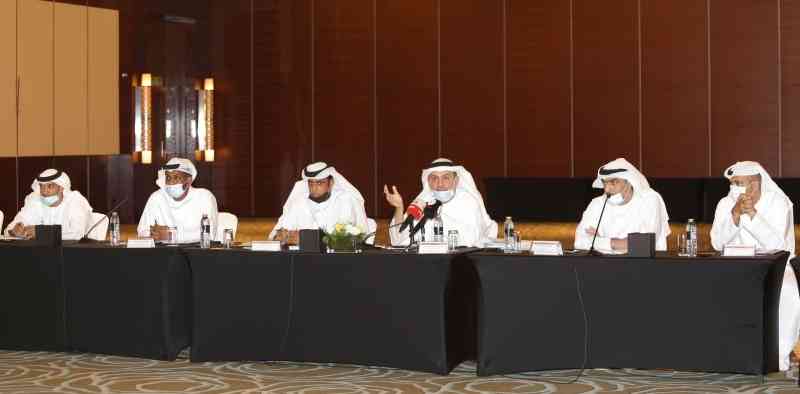"محمد جلفار ومحمد الكعبي يتوسطان أعضاء مجلس إدارة اتحاد الإمارات لكرة اليد | تصوير: زافير ويلسون"