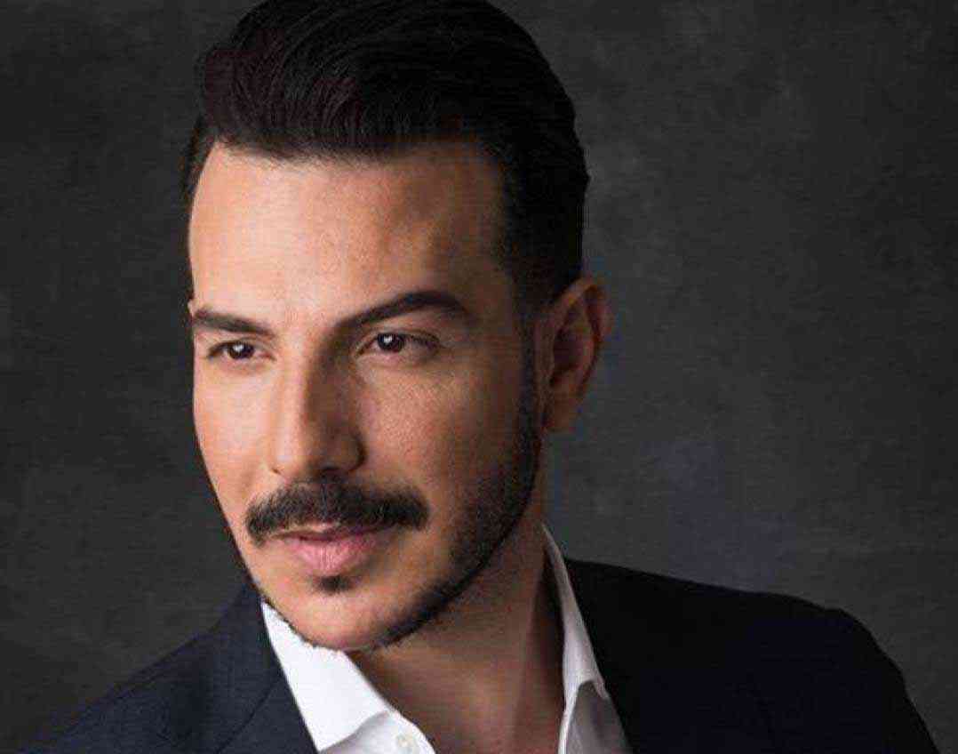 رسالة مؤثرة من الفنان باسل خياط إلى والده المتوفى