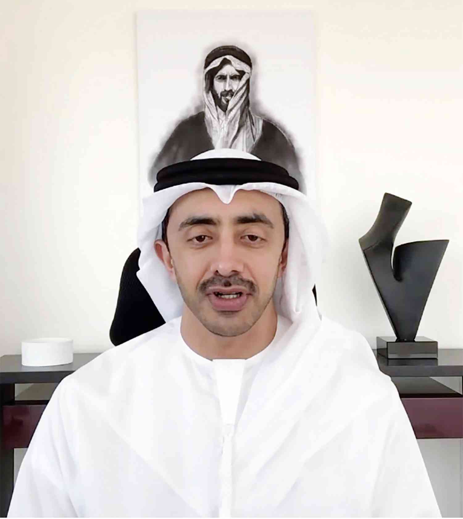 عبدالله بن زايد يؤكد عمق العلاقات التاريخية بين دول الخليج