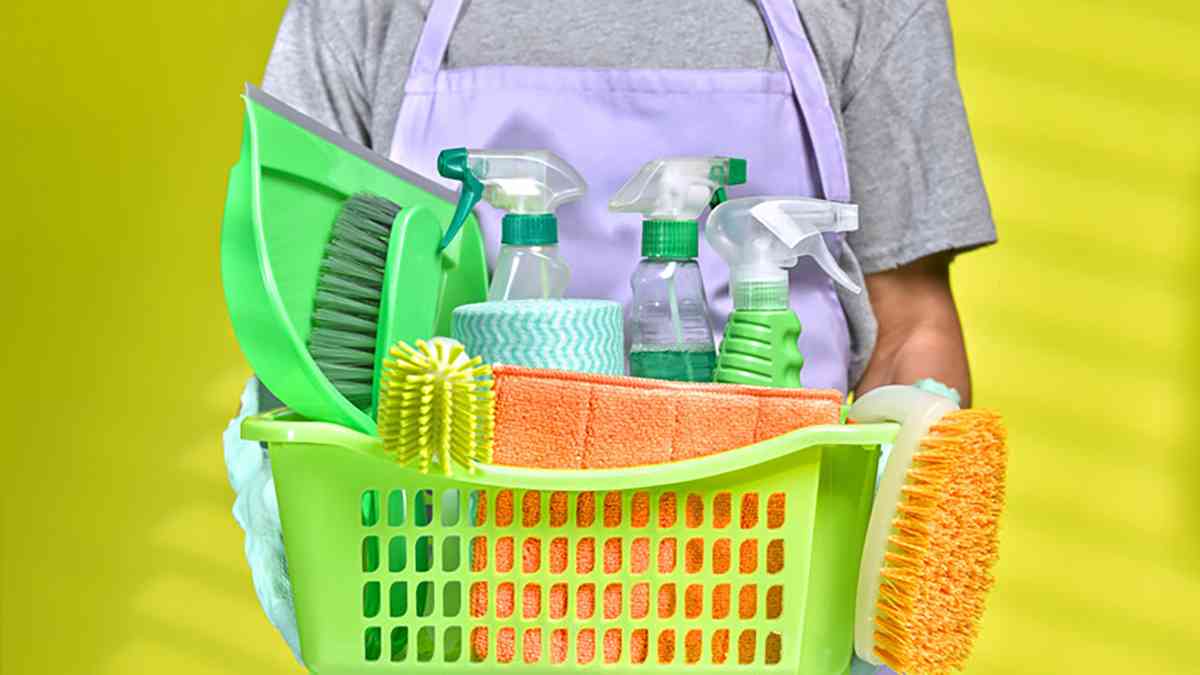 تحذير .. خلط المنظفات في المنزل قد يكون قاتلاً