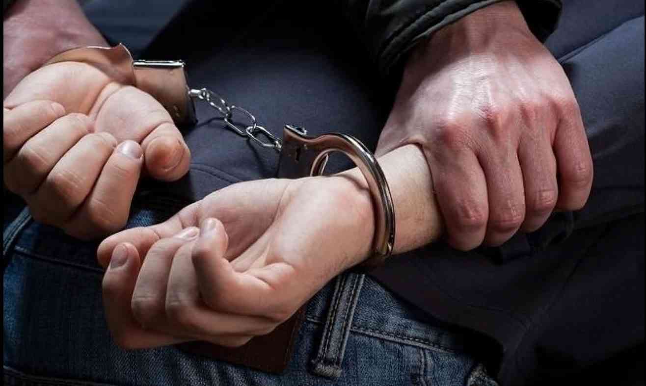 يقتل زوجته ويرمي جثتها في القمامة