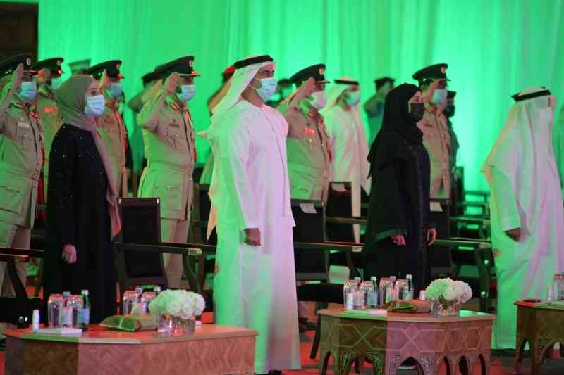 سيف بن زايد يكرّم الفائزين بجائزة وزير الداخلية للتميز