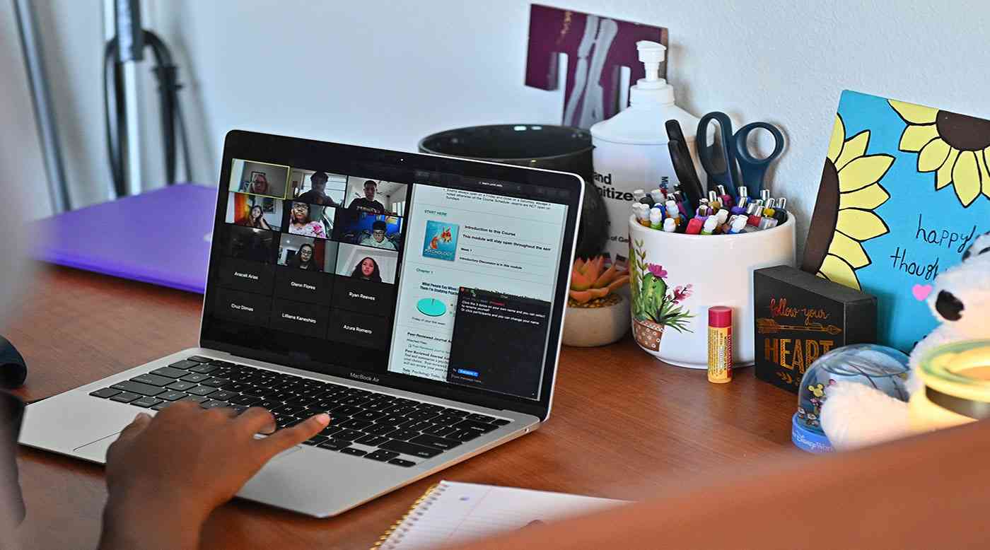 عودة خدمة مؤتمرات الفيديو عبر الإنترنت "زووم" إلى العمل بعد فترة توقف
