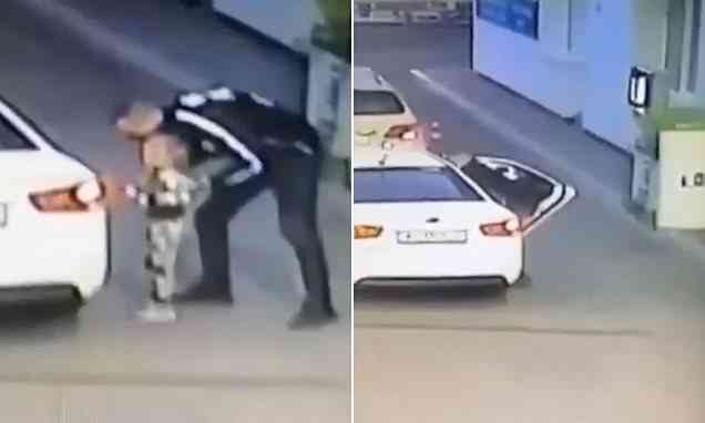 شاهد.. لحظة اختطاف طفلة من محطة بنزين في أوكرانيا وقت انشغال والدتها بالدفع