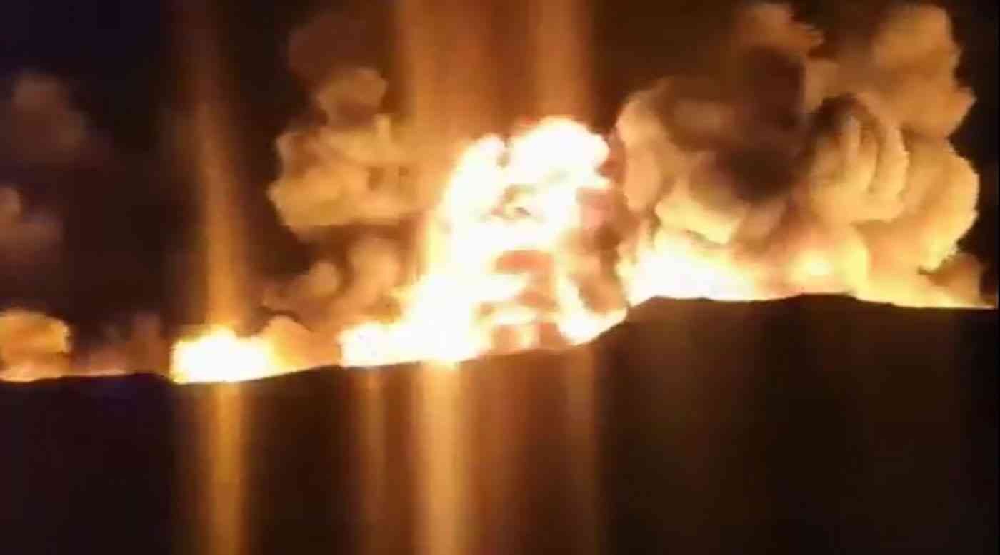 شاهد.. اندلاع حريق مهول في أنبوبي نفط بولاية الوادي الجزائرية