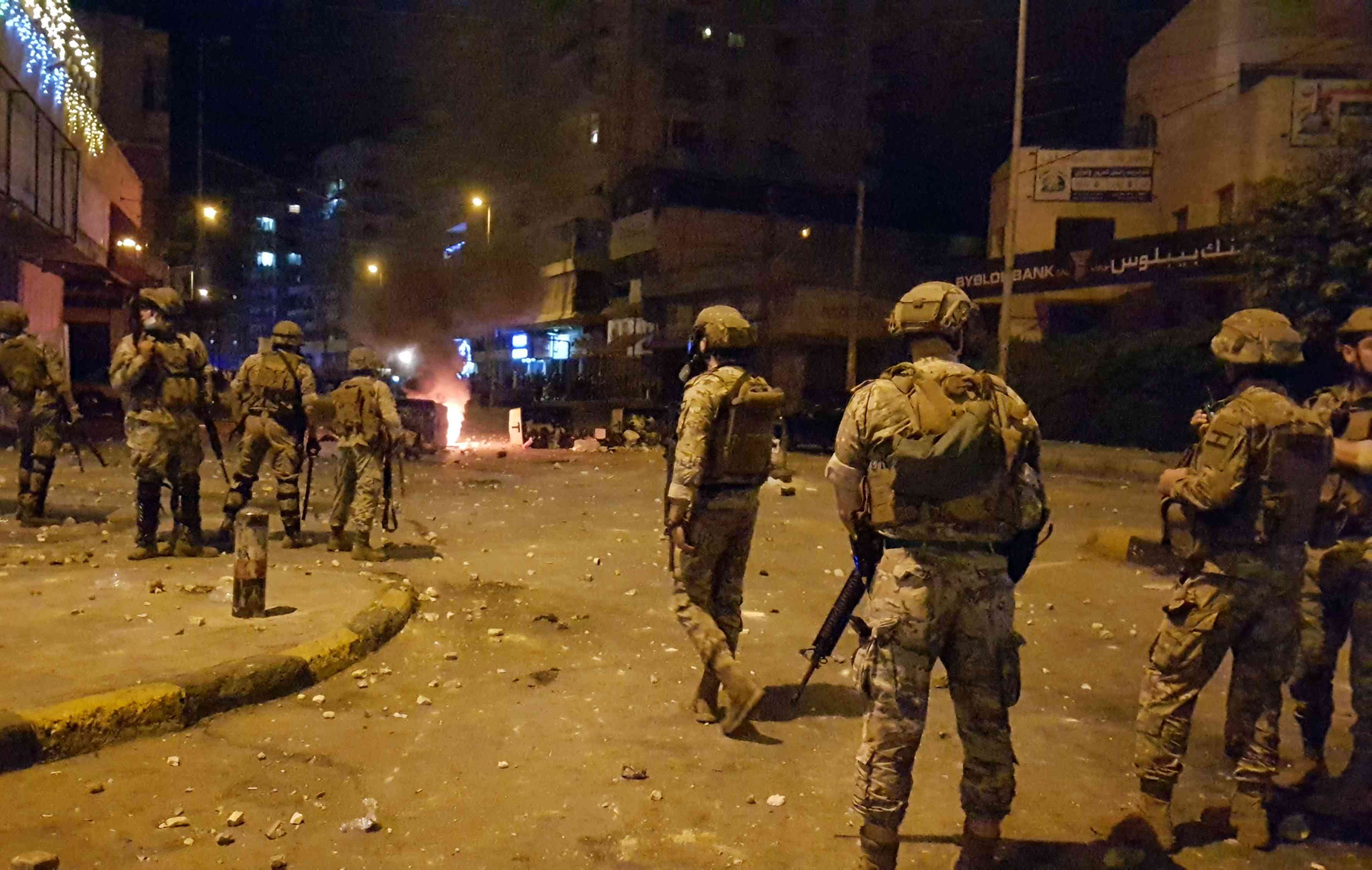 بعد إطلاق نار في بيروت.. مفتي لبنان يحذر من اشتعال الفتنة