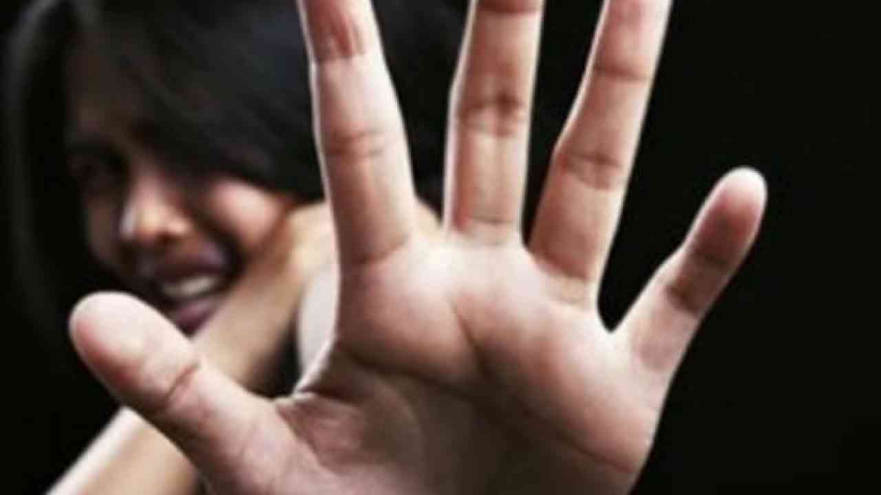 مدرب اسكواش يهتك عرض 3 فتيات تحت التهديد