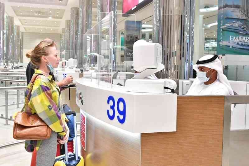 مطارات دبي تستقبل أول فوج سياحي روسي