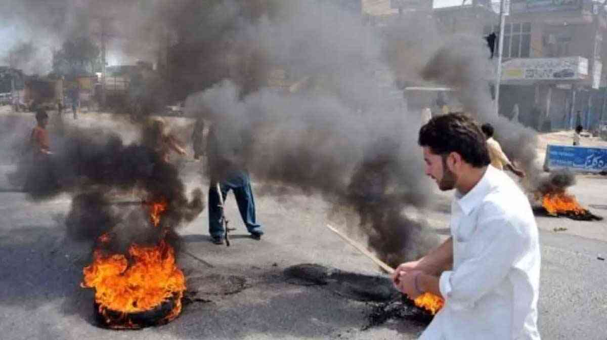 الشرطة الباكستانية تثير غضب الناس بسبب أسلوب بحثها عن مغتصبي امرأة