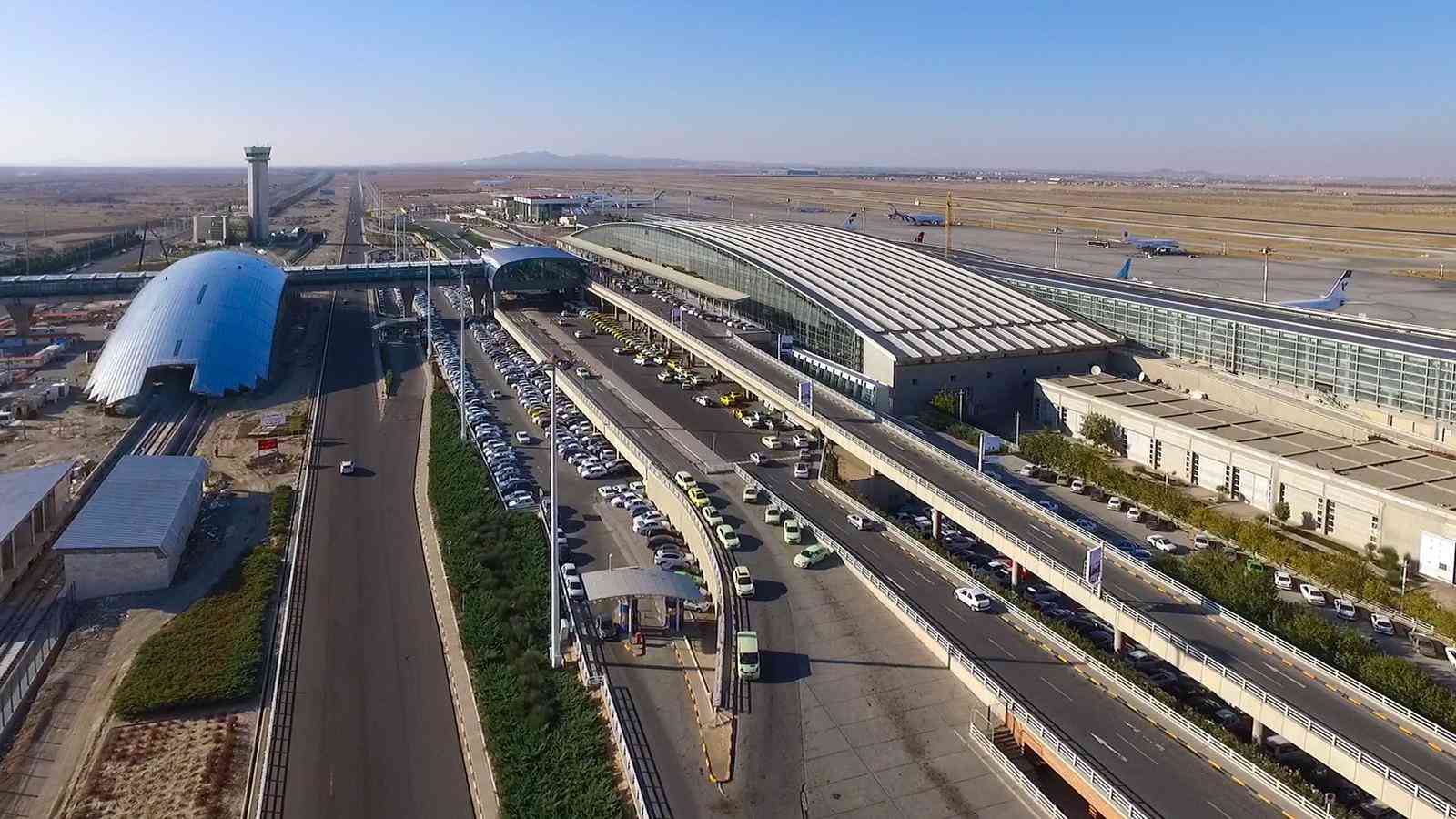 طائرة إيرانية تهبط مرتين اضطرارياً بسبب عطل فني