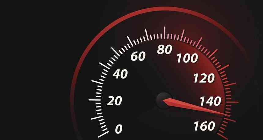 قاد مركبته بسرعة عالية وتسبب في وفاة شاب