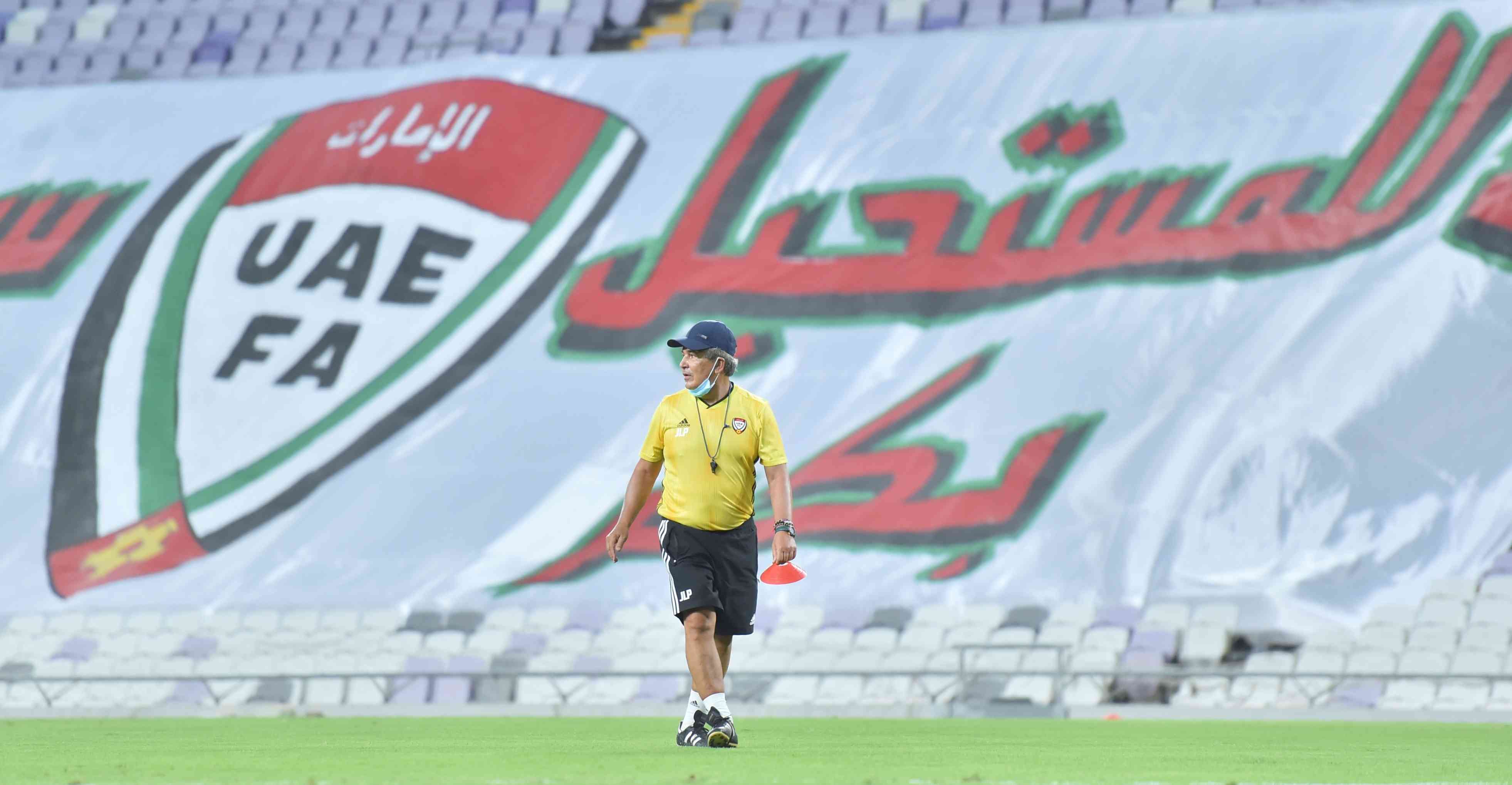 مدرب الأبيض يكشف عن خطته لكأس العالم 2022