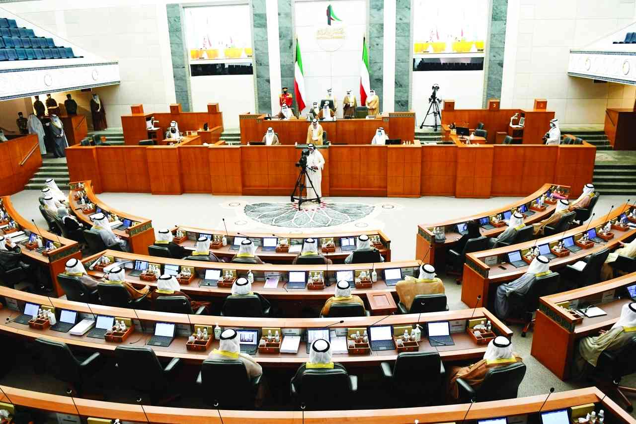 "لقطة عامة لمجلس الأمة الكويتي خلال أداء الشيخ نواف الأحمد الصباح اليمين الدستورية كأمير جديد للبلاد / أ.ف.ب"